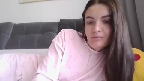 Snapshot of _hidden_frommymoom_ chatting on 5, 5, 2026 Criss4u online show from 5, 5, 2026