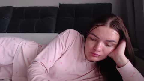 Snapshot of _hidden_frommymoom_ chatting on 9, 5, 2026 Criss4u online show from 9, 5, 2026