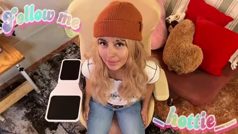 Snapshot of _hottie__ chatting on 14, 1, 2025 _hottie__ online show from 14, 1, 2025