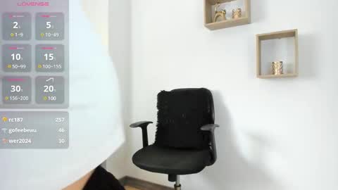 Jeniffer hot online show from 7, 3, 2025