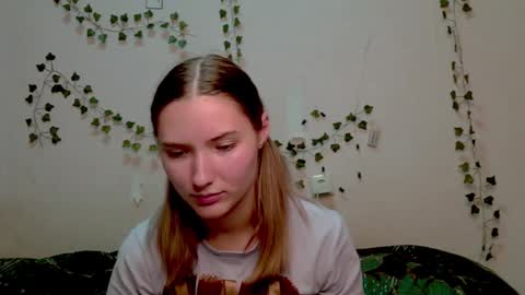 _kikiclark_ online show from 13, 11, 2025