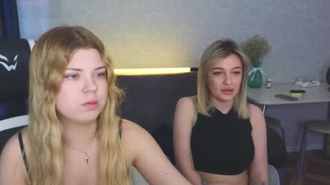 Snapshot of _kirieshka chatting on 26, 4, 2026 Molly Emily online show from 26, 4, 2026