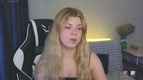 Snapshot of _kirieshka chatting on 18, 5, 2026 Molly Emily online show from 18, 5, 2026