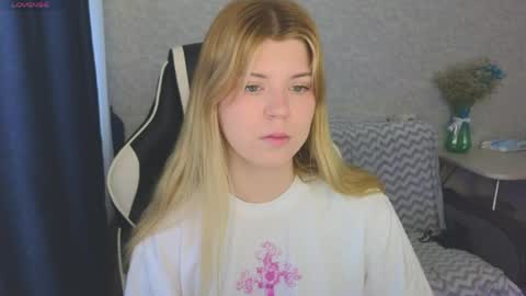 Snapshot of _kirieshka chatting on 28, 5, 2026 Molly Emily online show from 28, 5, 2026