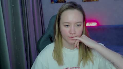 _lalune_ online show from 22, 1, 2025