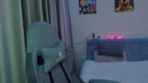 _lalune_ online show from 12, 2, 2025