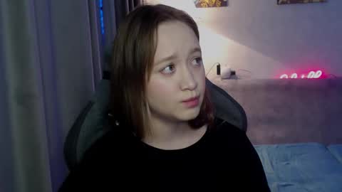 _lalune_ online show from 4, 10, 2025