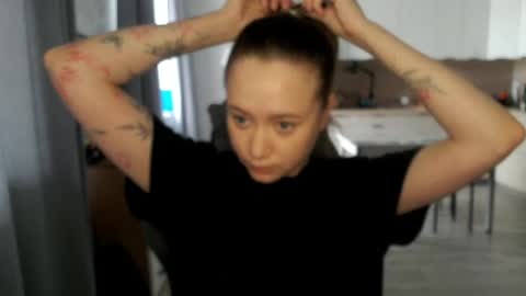 Snapshot of _lalune_ chatting on 25, 4, 2026 _lalune_ online show from 25, 4, 2026