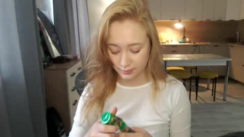 Snapshot of _lalune_ chatting on 29, 4, 2026 _lalune_ online show from 29, 4, 2026