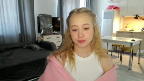 Snapshot of _lalune_ chatting on 13, 5, 2026 _lalune_ online show from 13, 5, 2026
