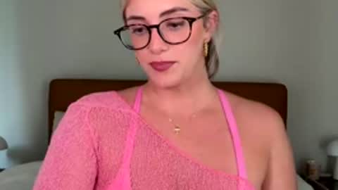 Snapshot of _littletins chatting on 10, 6, 2026 Lily online show from 10, 6, 2026