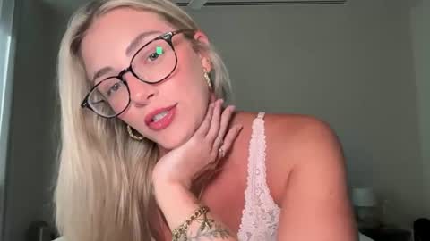 Lily online show from 6, 8, 2026