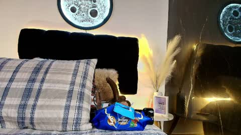 Lorrayne online show from 8, 4, 2026