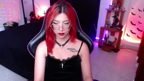 Queen.  Help me reach 100 thumbs up  online show from 8, 9, 2025