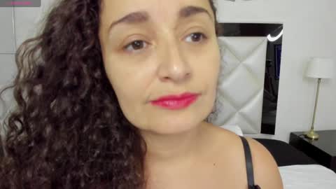  luna  sweet  online show from 5, 2, 2025