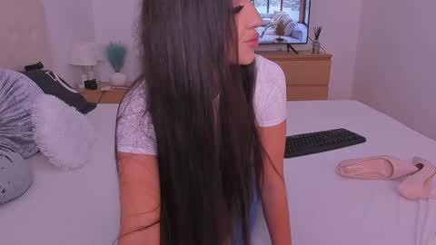 Lynna online show from 24, 1, 2025