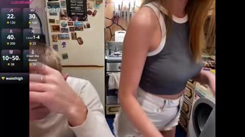 Snapshot of _magic_kis chatting on 21, 11, 2025 _magic_kis online show from 21, 11, 2025