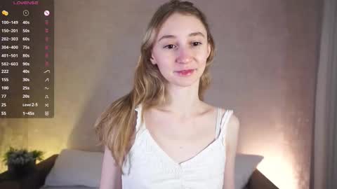  Gwen  online show from 1, 10, 2025