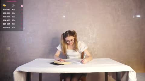  Gwen  online show from 4, 10, 2025