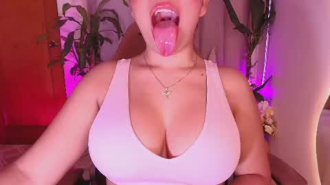 Snapshot of _megan_akbar chatting on 22, 6, 2026 Marce online show from 22, 6, 2026