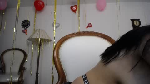  Mia  online show from 8, 2, 2025