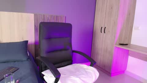 _miamiller_ online show from 18, 2, 2025