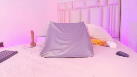 Mia  online show from 4, 3, 2026