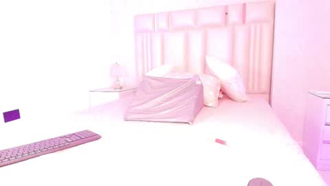 Mia  online show from 5, 3, 2026