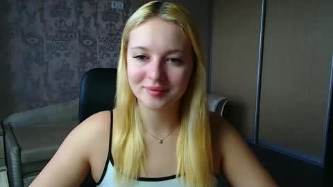 Snapshot of _mila_la_ chatting on 17, 4, 2026 Melanie online show from 17, 4, 2026