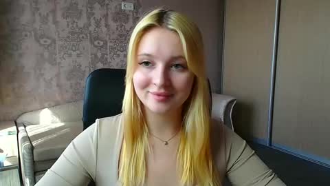 Snapshot of _mila_la_ chatting on 23, 4, 2026 Melanie online show from 23, 4, 2026