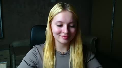 Snapshot of _mila_la_ chatting on 29, 4, 2026 Melanie online show from 29, 4, 2026