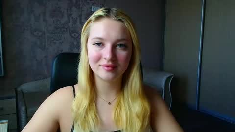 Snapshot of _mila_la_ chatting on 7, 5, 2026 Melanie online show from 7, 5, 2026