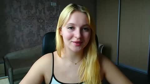 Snapshot of _mila_la_ chatting on 13, 5, 2026 Melanie online show from 13, 5, 2026