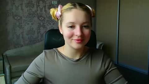 Snapshot of _mila_la_ chatting on 16, 5, 2026 Melanie online show from 16, 5, 2026