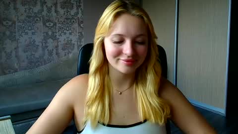 Snapshot of _mila_la_ chatting on 6, 7, 2026 Melanie online show from 6, 7, 2026