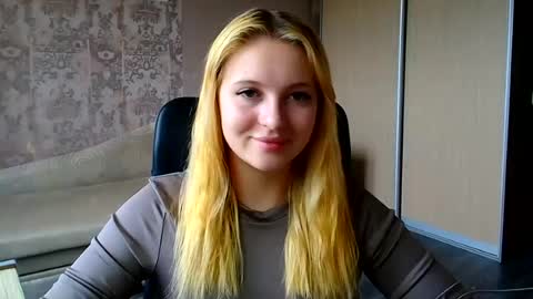 Snapshot of _mila_la_ chatting on 14, 7, 2026 Melanie online show from 14, 7, 2026