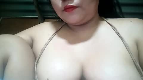 Snapshot of _milkytitsmomxx_ chatting on 9, 5, 2026 _milkytitsmomxx_ online show from 9, 5, 2026