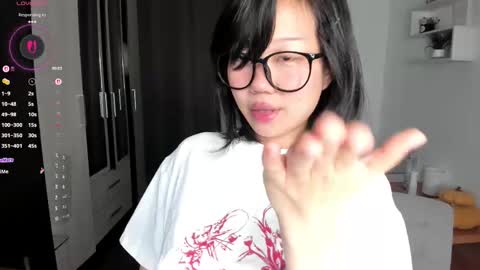 Snapshot of _molly_molly_molly_ chatting on 4, 12, 2025 _molly_molly_molly_ online show from 4, 12, 2025