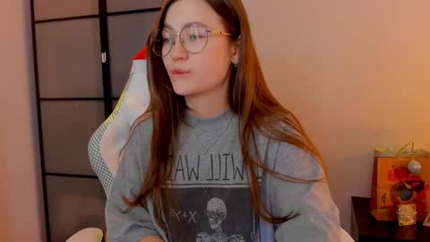 Mia with a big heart  online show from 12, 1, 2025