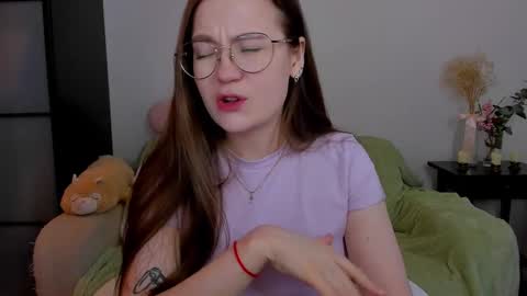 Mia with a big heart  online show from 26, 2, 2025