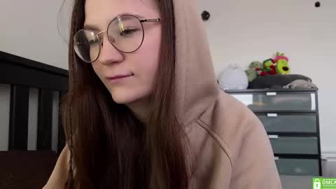 Mia with a big heart  online show from 10, 3, 2025