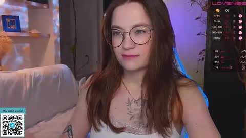 Mia with a big heart  online show from 27, 11, 2025