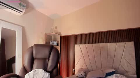 Niah  You can call me Ni or cutie haha online show from 15, 9, 2025