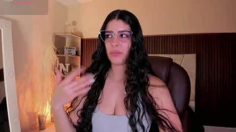 Niah  You can call me Ni or cutie haha online show from 24, 9, 2025