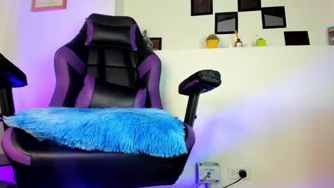 Snapshot of _noa_smith_ chatting on 5, 12, 2025 Noa Smith online show from 5, 12, 2025