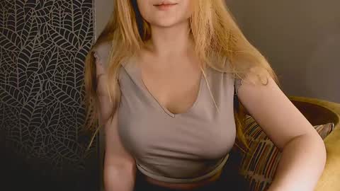 Snapshot of _o0o__ chatting on 7, 11, 2025 Adalin online show from 7, 11, 2025