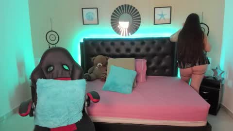 Snapshot of _oliviajoness chatting on 11, 10, 2025 Olivia jones online show from 11, 10, 2025