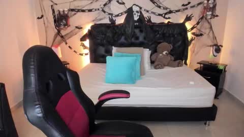 Snapshot of _oliviajoness chatting on 19, 10, 2025 Olivia jones online show from 19, 10, 2025