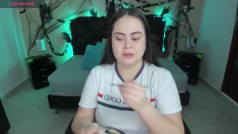 Snapshot of _oliviajoness chatting on 29, 10, 2025 Olivia jones online show from 29, 10, 2025