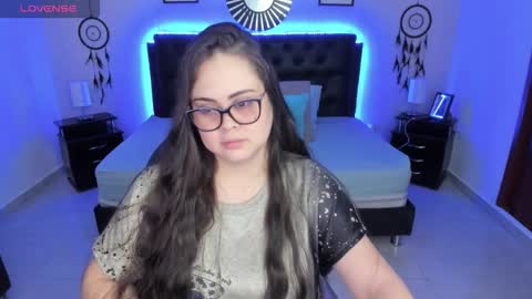 Snapshot of _oliviajoness chatting on 8, 11, 2025 Olivia jones online show from 8, 11, 2025